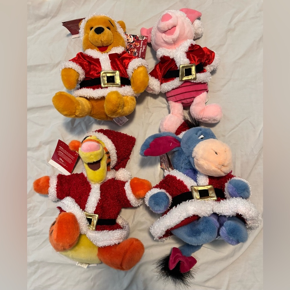 Vintage Disney Store Pooh Piglet Tigger Eeyore Santa helpers holiday plush NWT